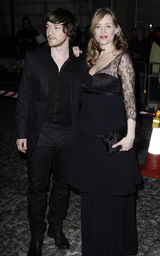 幻灯图集：詹姆斯-麦卡沃伊夫妇携手亮相新片首映礼