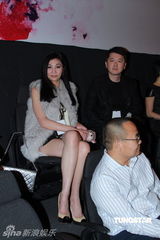 组图：林忆莲红馆开唱从天而降 贴身辣舞意识大胆