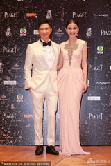 组图：张家辉Baby获最佳衣着 吐槽根本走不动路