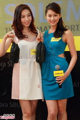 组图：岑丽香贾晓晨携手亮相 笑谈《江南style》