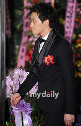 组图：Rain全度妍等出席颁奖礼 少女时代热舞表演