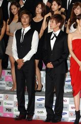 高清图：SM家族演唱会发布会 艺人全员出席