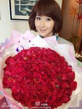 组图：元宵情人双节 范冰冰嘟嘴森蝶送妈妈礼物