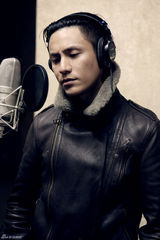 组图：陈坤白举纲《战江湖》MV首播 摇滚热血