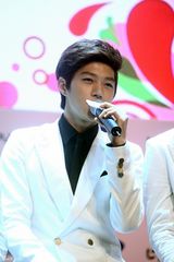 组图：INFINITE参加代言活动补过白色情人节