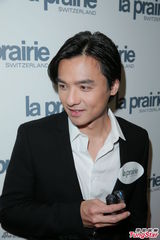 组图：冯德伦祝福旧爱徐若瑄 陈嘉容不慎露胸垫