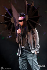 幻灯图：陈奕迅个唱雷人造型不断 否认与妻子离婚