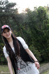 高清图：甘婷婷户外裸妆登山照 清新自然