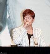 高清组图：韩艺瑟神话Eric宣传《间谍明月》十足养眼