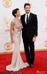 组图：《美国怪谭》男星迪伦·麦克德莫特亮相