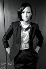 组图：王珞丹《Vogue》知性大片 新造型网评破纪录