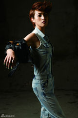 组图：隋俊波全新时尚大片曝光 领衔帅气随性风