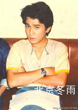 组图：梁朝伟青涩旧照曝光 眼神忧郁迷人