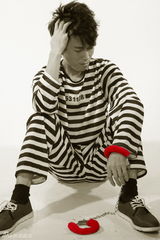 组图：歌手秀才大拍另类写真 打造概念式宣传