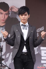 组图：Bii高温办见面会 愿人工呼吸回馈粉丝