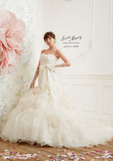 组图：筱田麻里子自创婚纱品牌唯美梦幻