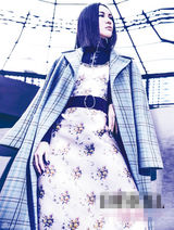 组图：尚雯婕冬日大片格纹装变身摩登女