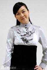 幻灯：李琳演都市女强人 百变造型时尚抢眼