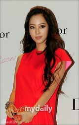 组图：河智苑韩智敏韩艺瑟出席活动装扮时尚