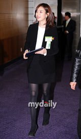 组图：韩孝珠黄正民获韩国总统表彰令