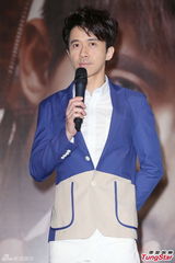 组图：光良举办新专辑发片记者会 张信哲站台