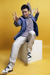 组图：陈赫杂志大片不改幽默本色