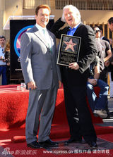 幻灯组图：卡梅隆留名星光大道 施瓦辛格到场助阵