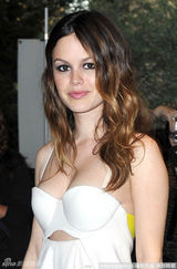 幻灯图集：瑞切尔-贝尔森白裙优雅 性感低胸