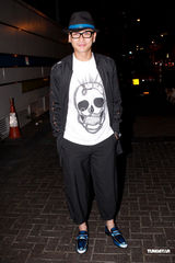 幻灯图：无线高层乐易玲庆生 黄宗泽等道贺两手空空 