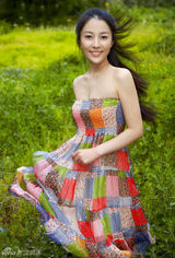 组图：赵芊羽玩转清新风 宛若夏季精灵