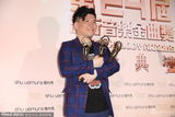 组图：林忆莲获最佳国语女歌手 常石磊代领
