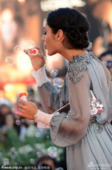 组图：地平线单元评委集体亮相闭幕红毯