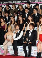 高清图：SM家族演唱会发布会 艺人全员出席