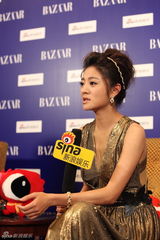 组图：安以轩明星慈善夜专访 工作繁忙想放假