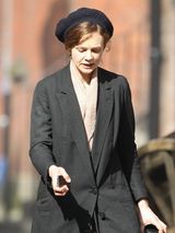 组图：凯特-温斯莱特接班人拍新片 演绎知性美