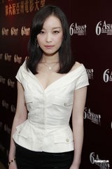 组图：倪妮出席传媒招待会 日本女星香里奈欲变打女