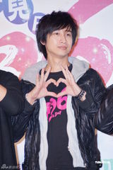 组图：周杰伦放言35岁结婚 寄望下一代有音乐天赋