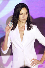 组图：Lisa S台湾做代言 想和白歆惠尝麻辣火锅