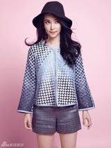 组图：李冰冰封面大片戴爵士帽卷发娇媚