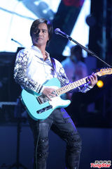 组图：动力火车16日开唱 S.H.E到场力挺