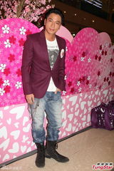 组图：吴卓羲出席新春活动计划买桃花增观众缘