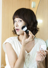 高清图：韩星金善雅最新化妆品广告 秀雪肤性感娇俏