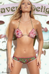 幻灯图：超模康迪斯-斯瓦内普尔2010年泳装特辑