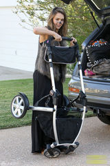 高清图：杰西卡-阿尔芭大女儿奥娜扮茉莉公主