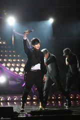 组图：林俊杰周笔畅等助阵深圳卫视跨年音乐季