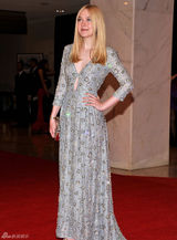 高清图：C罗女友白宫晚宴性感裸背 罗韩纯黑装肃穆