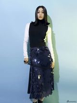 组图：殷桃最新写真曝光 个性潮流显御姐风范