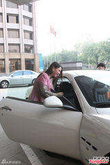 郭美美上下失守露粉底裤黑bra 爆乳女抢镜(图)