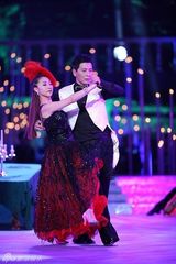 组图：舞出我人生19日将播 郑少秋贴辣妹热舞