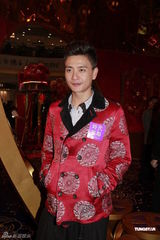 组图：黄宗泽胡杏儿情侣档秀恩爱称没有结婚打算